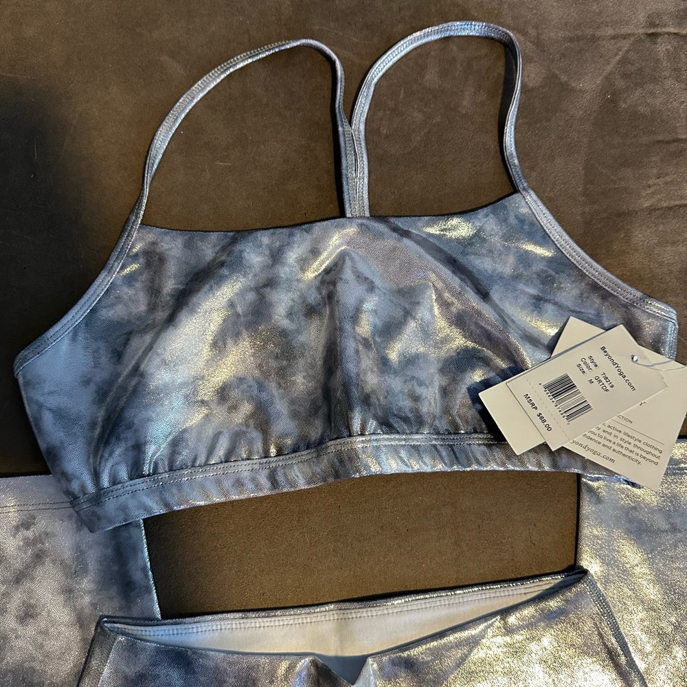 Beyond Yoga Metallic Silver Activewear Set NWT - Picture 3 of 9